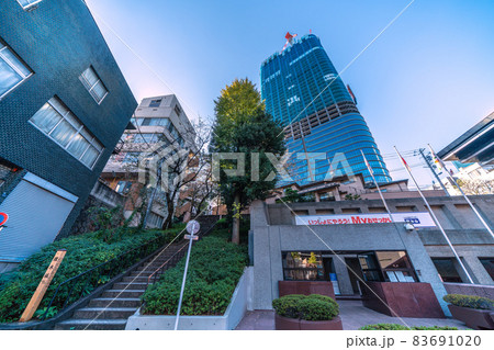 日本の東京都市景観 虎ノ門・麻布台プロジェクトや雁木坂などを望む 83691020