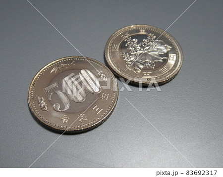 2021年11月に発行された三代目の五百円硬貨 2021年11月に発行された三代目の五百円硬貨 83692317