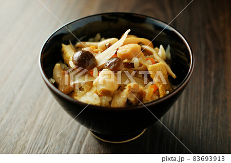 鶏と牛蒡の炊き込みご飯 83693913