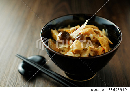 鶏と牛蒡の炊き込みご飯 鶏と牛蒡の炊き込みご飯 83693919