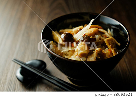 鶏と牛蒡の炊き込みご飯 83693921