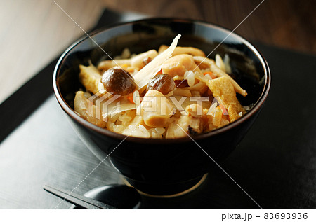 鶏と牛蒡の炊き込みご飯 83693936