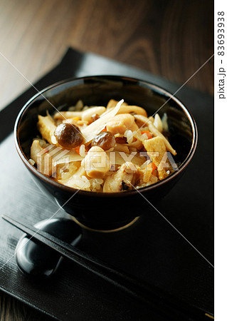 鶏と牛蒡の炊き込みご飯 83693938
