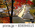 日本の秋の原風景　紅葉の名所福島県大内宿の美しい紅葉 83694015