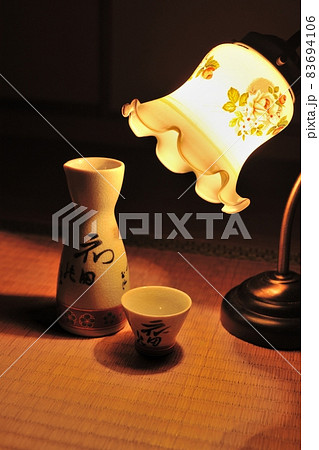 秋の夜長にしみじみと飲む寝酒沁みるな~ 83694106