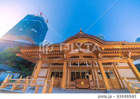 日本の東京都市景観　八幡神社（建替）や虎ノ門・麻布台プロジェクトの超高層ビルなどを望む 83696985