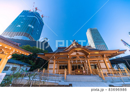 日本の東京都市景観　八幡神社（建替）や虎ノ門・麻布台プロジェクトの超高層ビルなどを望む 83696986