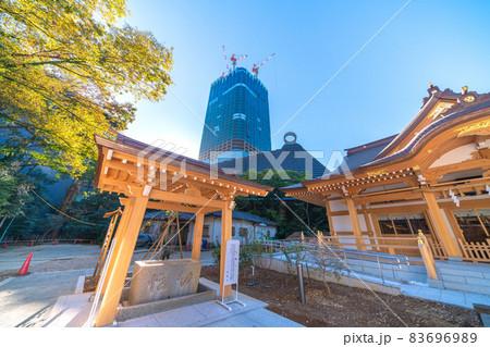 日本の東京都市景観　八幡神社（建替）や虎ノ門・麻布台プロジェクトの超高層ビルなどを望む 83696989