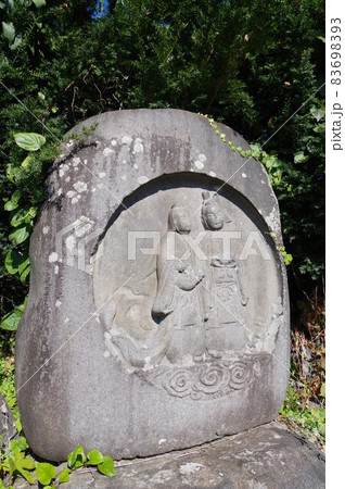 信州　松本の文化財　入山辺西桐原地区の双体道祖神　明治2年　酒井諸蔵作の祝言像 83698393