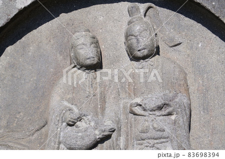 信州　松本の文化財　入山辺西桐原地区の双体道祖神　明治2年　酒井諸蔵作の祝言像 83698394