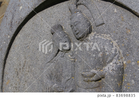 信州　松本の文化財　入山辺中村地区の双体道祖神　高遠石工　藤森吉弥の彫像 83698835