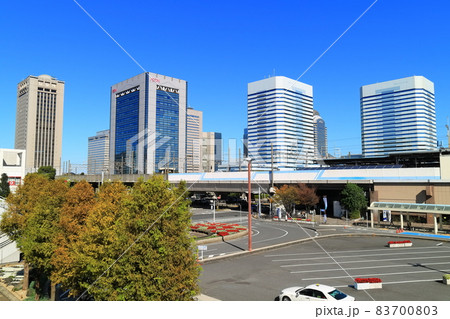 【千葉県】快晴下の幕張海浜駅 【千葉県】快晴下の幕張海浜駅 83700803