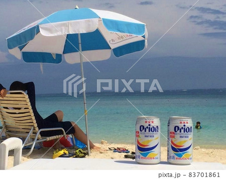 常夏ビーチとビール 83701861