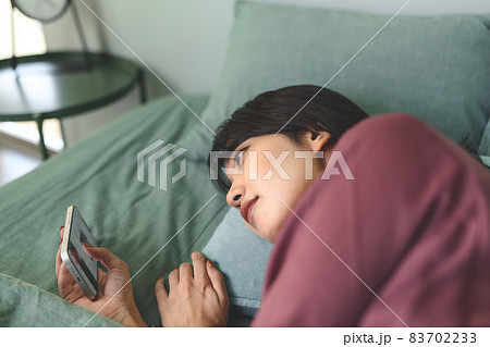 寝室の女性 寝室の女性 83702233