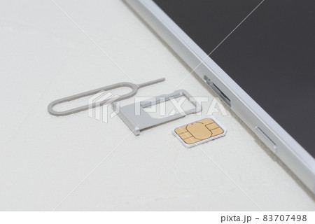 SIMカードとピンとトレー 83707498