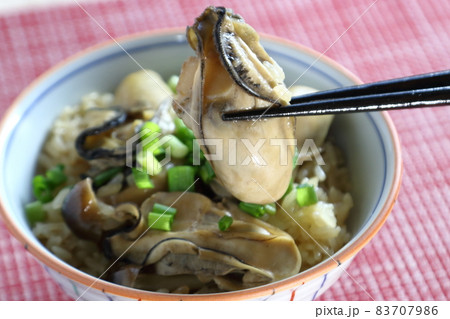 牡蠣の炊き込みご飯　（しめじ入り） 83707986
