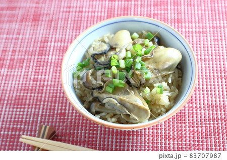 牡蠣の炊き込みご飯 (しめじ入り) 牡蠣の炊き込みご飯 (しめじ入り) 83707987