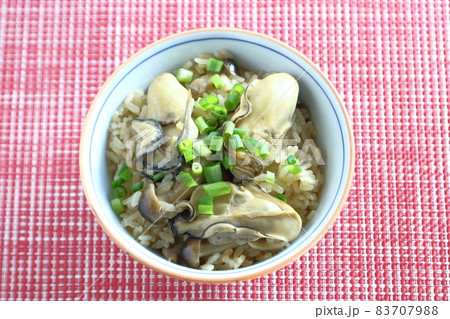 牡蠣の炊き込みご飯 (しめじ入り) 牡蠣の炊き込みご飯 (しめじ入り) 83707988