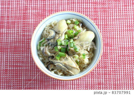 牡蠣の炊き込みご飯 (しめじ入り) 牡蠣の炊き込みご飯 (しめじ入り) 83707991