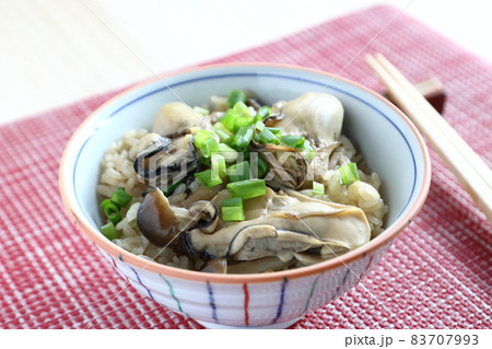 牡蠣の炊き込みご飯 (しめじ入り) 牡蠣の炊き込みご飯 (しめじ入り) 83707993