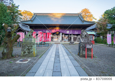 妻沼聖天山　歓喜院　境内　仁王門　秋風景 83708666