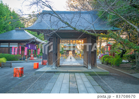妻沼聖天山　歓喜院　境内　中門　秋風景 83708670
