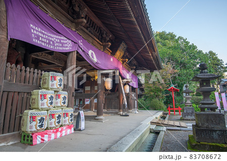 妻沼聖天山　歓喜院　境内　仁王門　秋風景 83708672