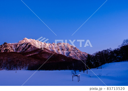 戸隠山の夜明け(冬) 戸隠山の夜明け(冬) 83713520