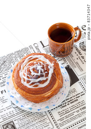シナモンロールでコーヒータイム 83714347