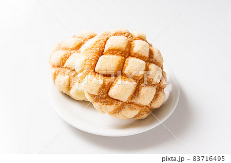 焼きたて美味しいメロンパン 83716495