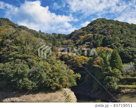 三島湖の紅葉始め 三島湖の紅葉始め 83719051