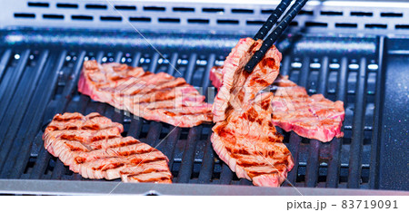 焼肉　グリル　ノースモーク　煙が少ない　【 1人 で 焼肉 の イメージ 】 83719091