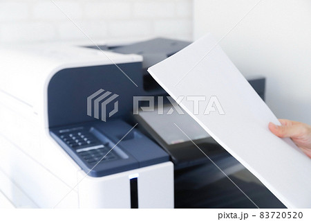 書類　コピー用紙　ビジネスイメージ 83720520