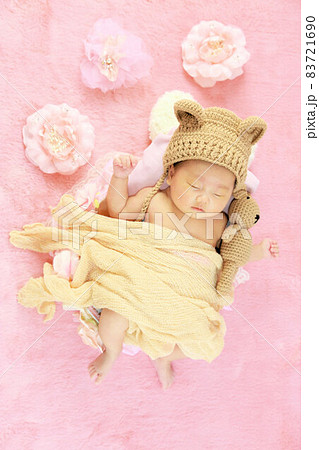 ピンク系の可愛いコスプレ新生児フォト☆ニューボーンフォト赤ちゃん 83721690