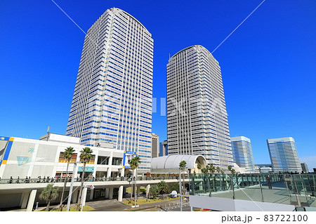 【千葉県】晴天下の幕張ワールドビジネスガーデン 83722100