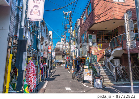 日本の東京都市景観 宣言解除後…若者の街・下北沢の商店街(下北沢一番街）など街並みを望む 83722922