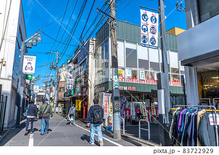 日本の東京都市景観 宣言解除後…若者の街・下北沢の商店街(下北沢一番街)など街並みを望む 日本の東京都市景観 宣言解除後…若者の街・下北沢の商店街(下北沢一番街)など街並みを望む 83722929