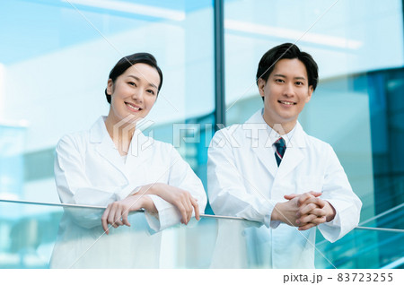 医療イメージ 2人の若い医師 撮影協力:LINK FOREST 医療イメージ 2人の若い医師 撮影協力:LINK FOREST 83723255