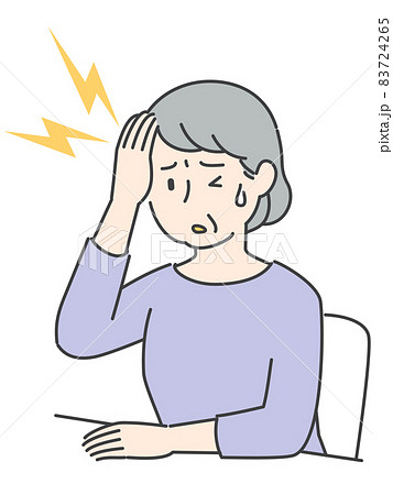 頭が痛いシニア女性 83724265
