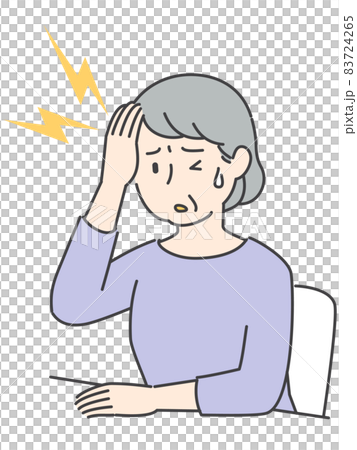 頭が痛いシニア女性 83724265