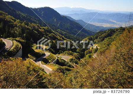 国道416号福井県石川県県境の福井県側に道路が連なっている 国道416号福井県石川県県境の福井県側に道路が連なっている 83726790