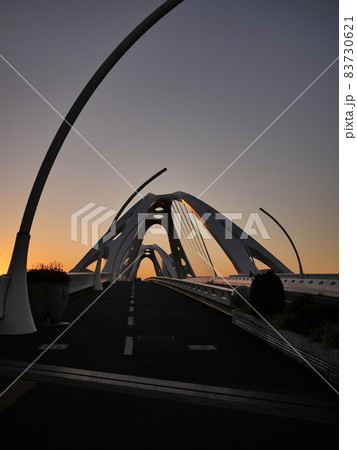 夕暮れの豊田大橋 83730621