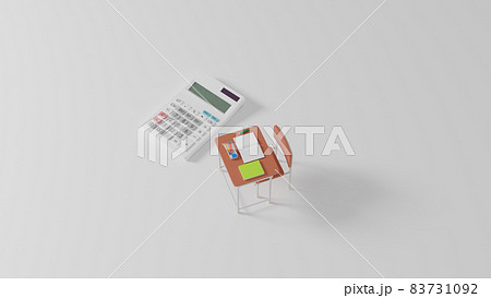 平面上に置かれたミニチュアのスクールデスクと電卓 平面上に置かれたミニチュアのスクールデスクと電卓 83731092