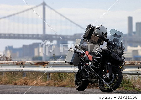 停車中のオートバイ 83731568