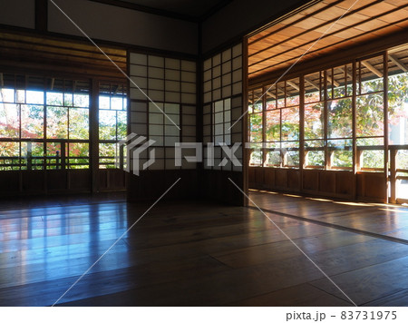 伊香保温泉　ハワイ王国公使別邸（渋川市指定史跡）から見る伊香保の紅葉 83731975