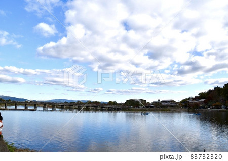 京都嵐山 秋の渡月橋 京都嵐山 秋の渡月橋 83732320