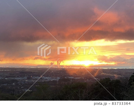 燃えるような夕焼け 83733364
