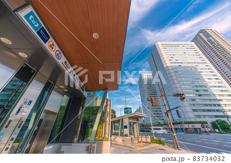 日本の東京都市景観 青山一丁目駅にお目見えしたエレベーターなどを望む 日本の東京都市景観 青山一丁目駅にお目見えしたエレベーターなどを望む 83734032