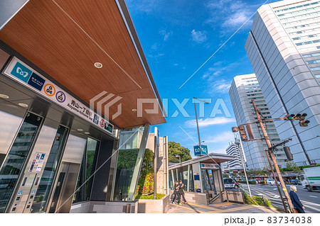 日本の東京都市景観 青山一丁目駅にお目見えしたエレベーターなどを望む 日本の東京都市景観 青山一丁目駅にお目見えしたエレベーターなどを望む 83734038