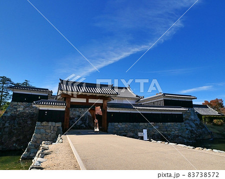 松本城太鼓門二の門(高麗門) 83738572